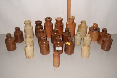 Lot 519 - A quantity of vintage pottery bottles