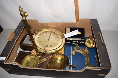 Lot 528 - A box of mixed items to include brass beam...