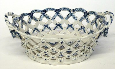 Lot 292 - An 18th Century Lowestoft porcelain basket...