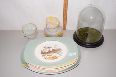 Lot 566 - Mixed Lot: Fish decorated plates, vintage...