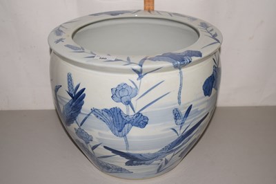 Lot 580 - A 20th Century blue and white jardiniere
