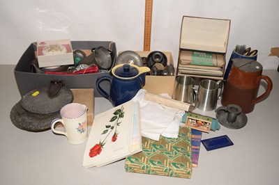 Lot 615 - Mixed Lot: Various assorted ceramics, box of...