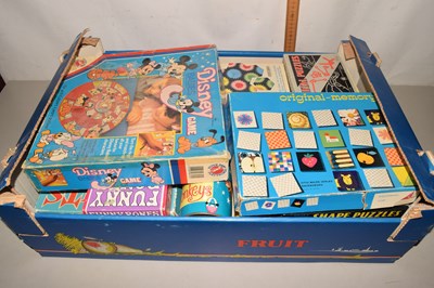 Lot 626 - A box of assorted games