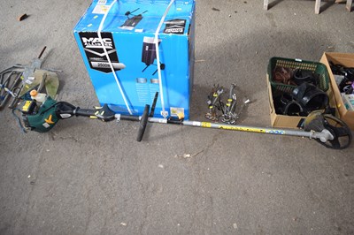Lot 366 - A brush cutter