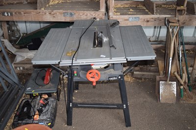 Lot 400 - An Ozito bench saw