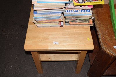 Lot 821 - A modern light wood lamp table