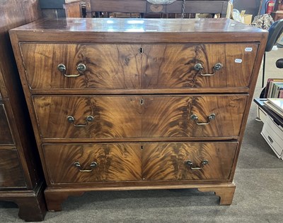 Lot 386 - A small Georgian mahogany and cross banded...