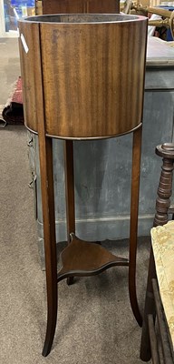 Lot 404 - An Edwardian mahogany jardiniere stand with...