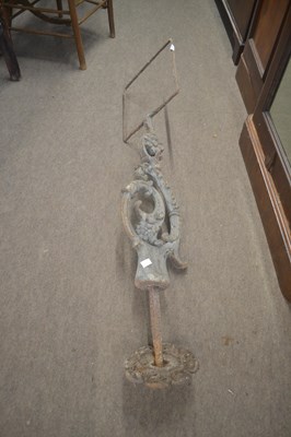 Lot 449 - A Victorian cast iron wall mounted light,...