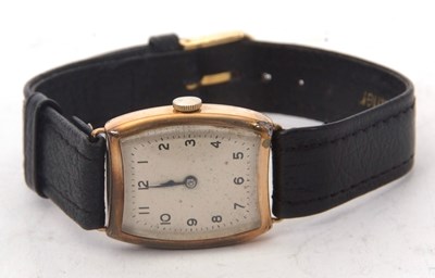 Lot 193 - A 9ct gold cased gents wristwatch, the watch...