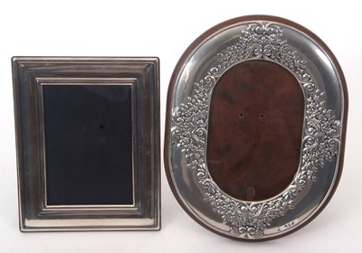 Lot 57 - Mixed Lot: An oval shaped photograph frame...