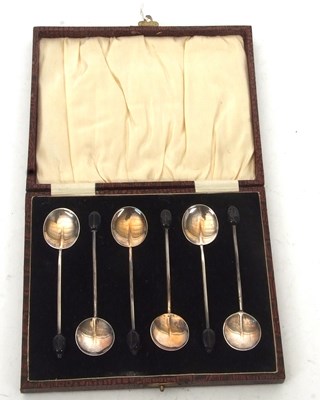 Lot 131 - Cased set of six silver bean end coffee spoons,...