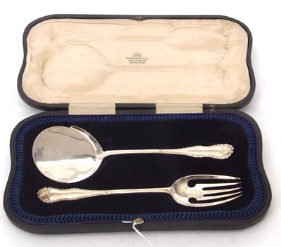 Lot 135 - A cased George V pair of silver cake/dessert...