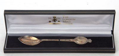 Lot 137A - A vintage jubilee spoon commemorating Queen...