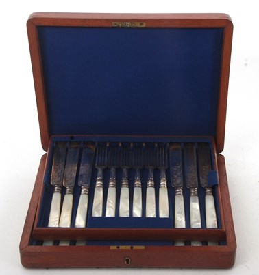 Lot 140 - A Victorian mahogany cased set of twelve...