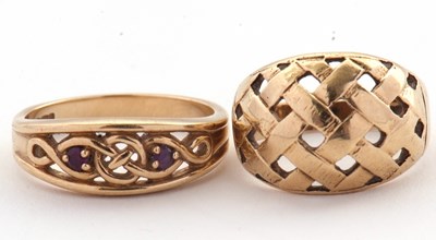 Lot 73 - Two 9ct rings: to include a three stone...