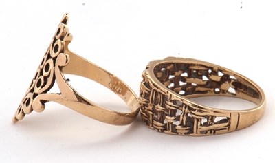 Lot 72 - Two 9ct rings: to include a basket weave style...