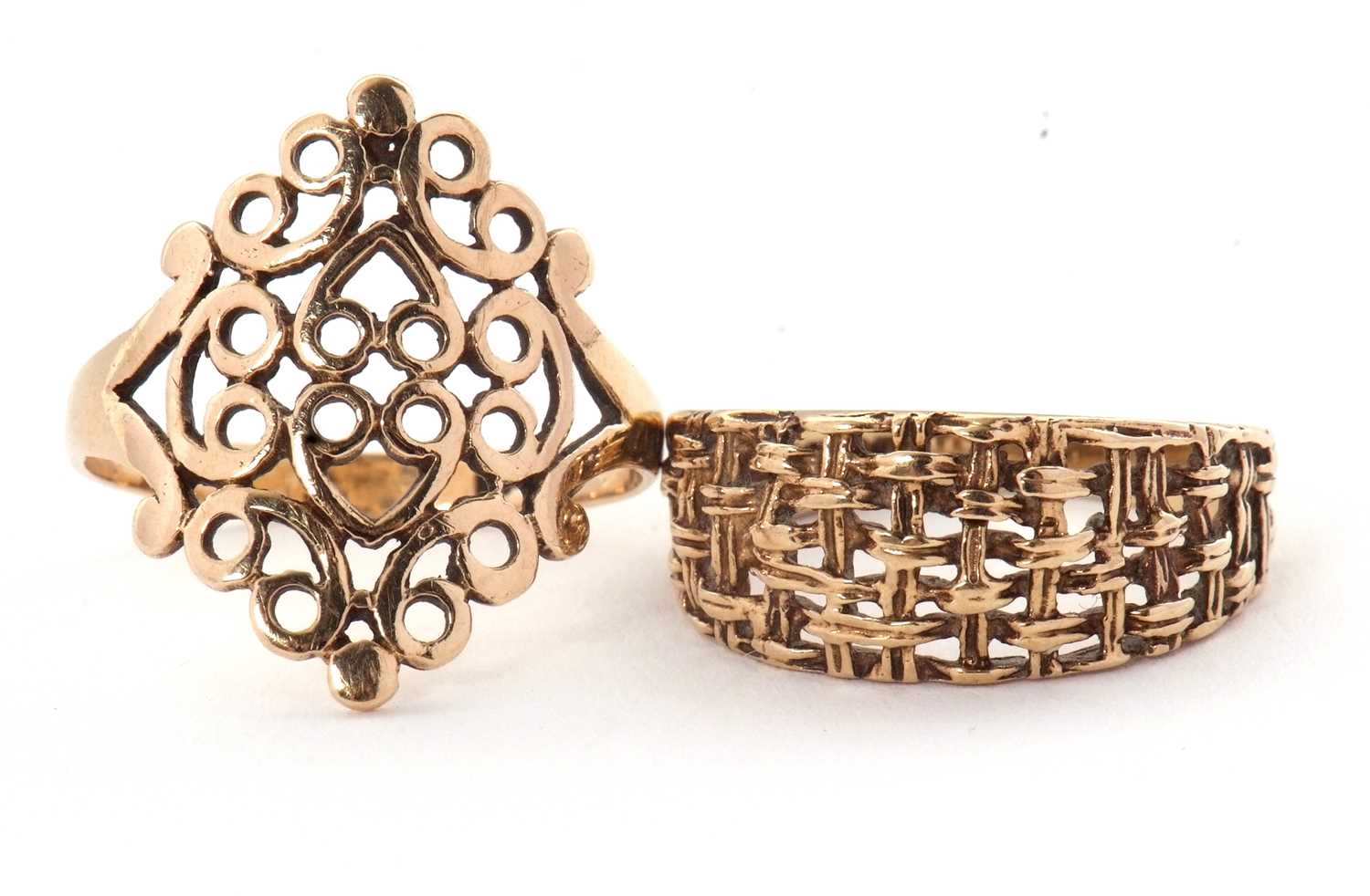 Lot 72 - Two 9ct rings: to include a basket weave style...