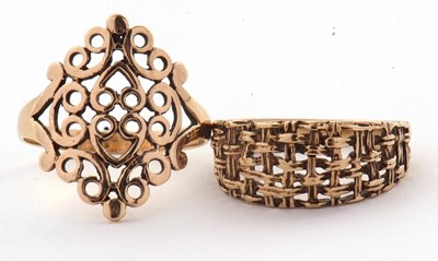 Lot 72 - Two 9ct rings: to include a basket weave style...