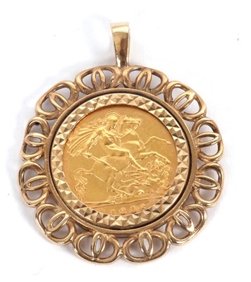 Lot 185 - A half sovereign pendant, the QEII 1986 half...