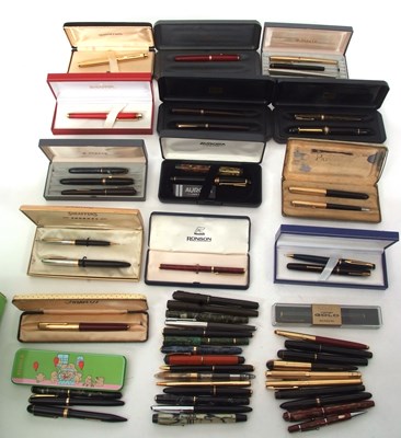 Lot 164 - A quantity of early 20th Century fountain pens...