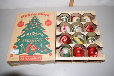 Lot 70 - A box of vintage Christmas baubles