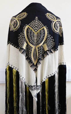 Lot 153 - A quantity of assorted coloured fringed shawls,...