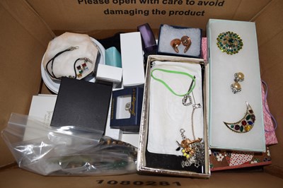 Lot 98 - Box of various assorted costume jewellery and...