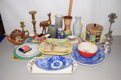 Lot 131 - Mixed Lot: Various vases, candlesticks,...