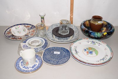 Lot 147 - Mixed Lot: Various decorated plates, glass...