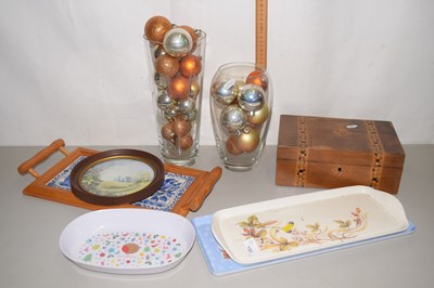 Lot 153 - Mixed Lot: Various small serving trays,...