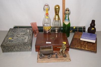 Lot 180 - Mixed Lot: Magazine rack, vintage bottles,...