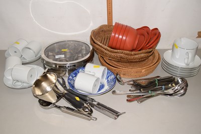 Lot 182 - Mixed Lot: Thomas tea ware, various cutlery,...