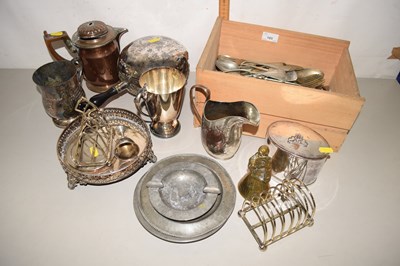 Lot 185 - Box of assorted cutlery together with a...