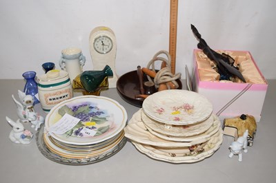 Lot 193 - Mixed Lot: Various items to include decorative...