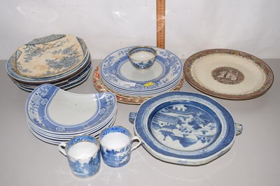 Lot 202 - Mixed Lot: Various blue and white dinner wares...