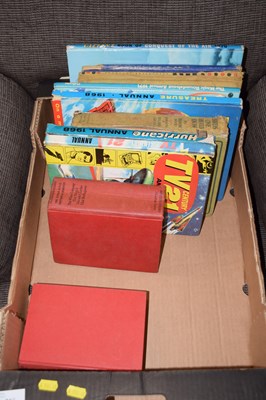 Lot 316 - A box of various children's annuals and others
