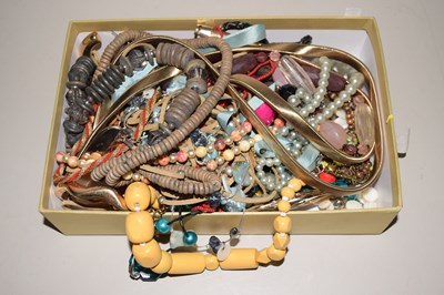 Lot 101 - Box of various assorted costume jewellery
