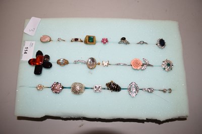 Lot 114 - Quantity of various costume jewellery rings