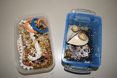 Lot 122 - Two boxes of assorted costume jewellery