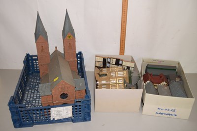 Lot 500 - A group of various model buildings to include...