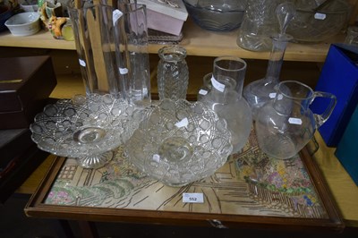 Lot 552 - TRAY VARIOUS GLASS VASES ETC