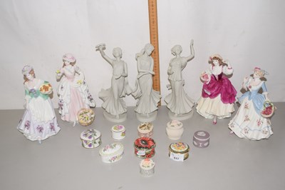 Lot 517 - A group of figurines to include Coalport...