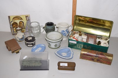 Lot 532 - Mixed Lot: Assorted ceramics to include...