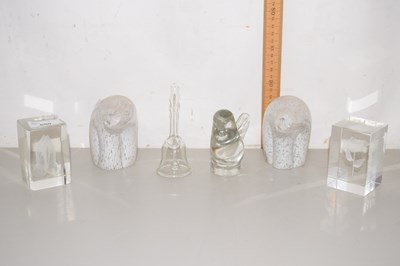 Lot 550 - Mixed Lot: Various glass animals, paperweights...