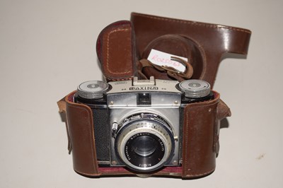 Lot 566 - A vintage Paxina camera
