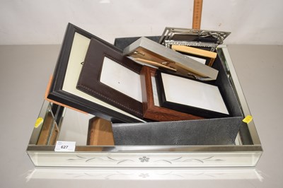 Lot 627 - A quantity of various picture frames and a...