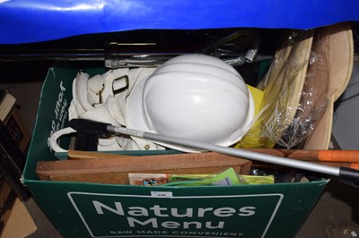 Lot 638 - Box of various house clearance sundries to...