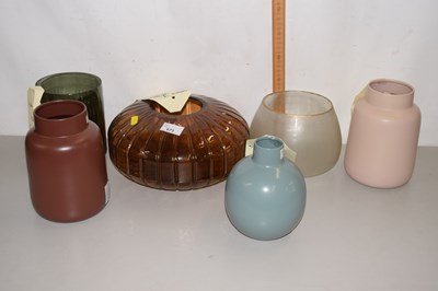 Lot 673 - Mixed Lot: Various modern vases to include...