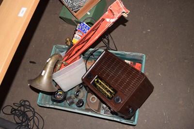 Lot 727 - Box of mixed items to include a vintage radio